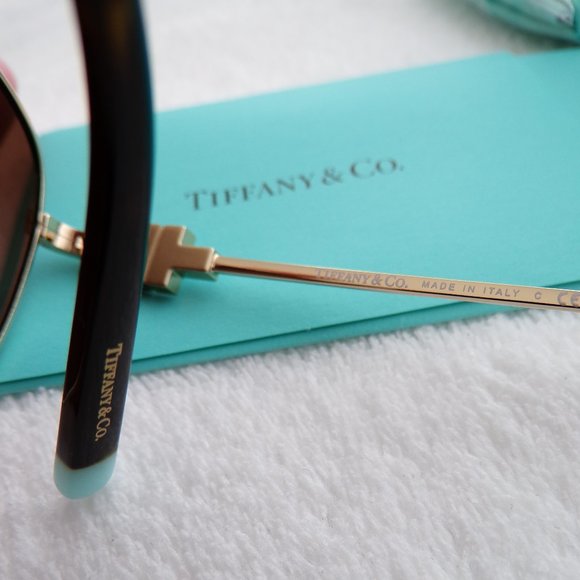 Tiffany & Co. Mother of Pearl Pilot Shades, Gradient Pearlescent T Logo TF3080 main image 7